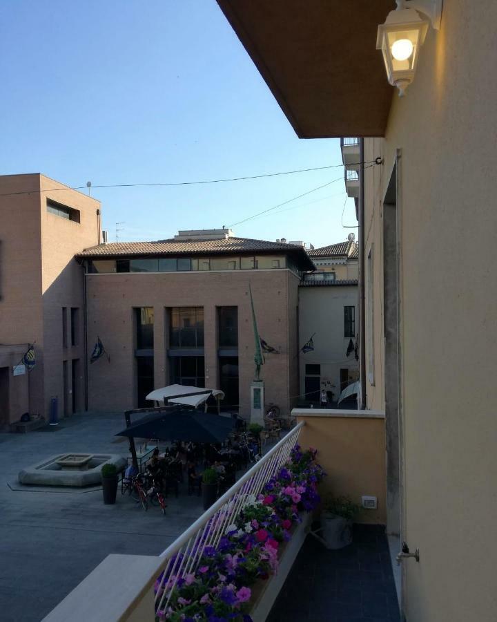 Bloom Rooms Foligno Exterior photo